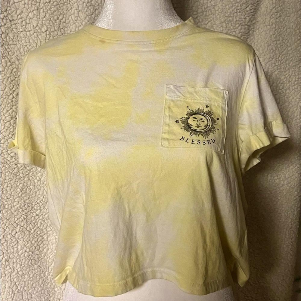 Messy Bun Just Chillin Graphic Tee Size: Medium